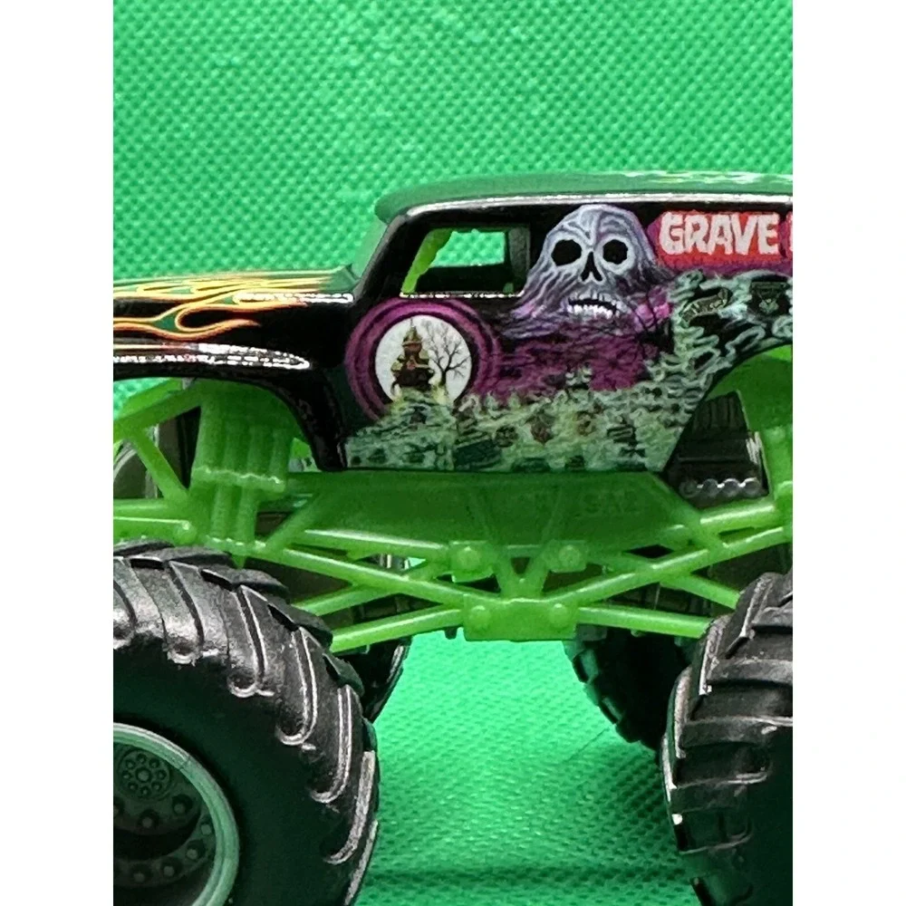 Hot Wheels Grave Digger 1:64 Monster Jam Monster Trucks Die cast Unknown Series